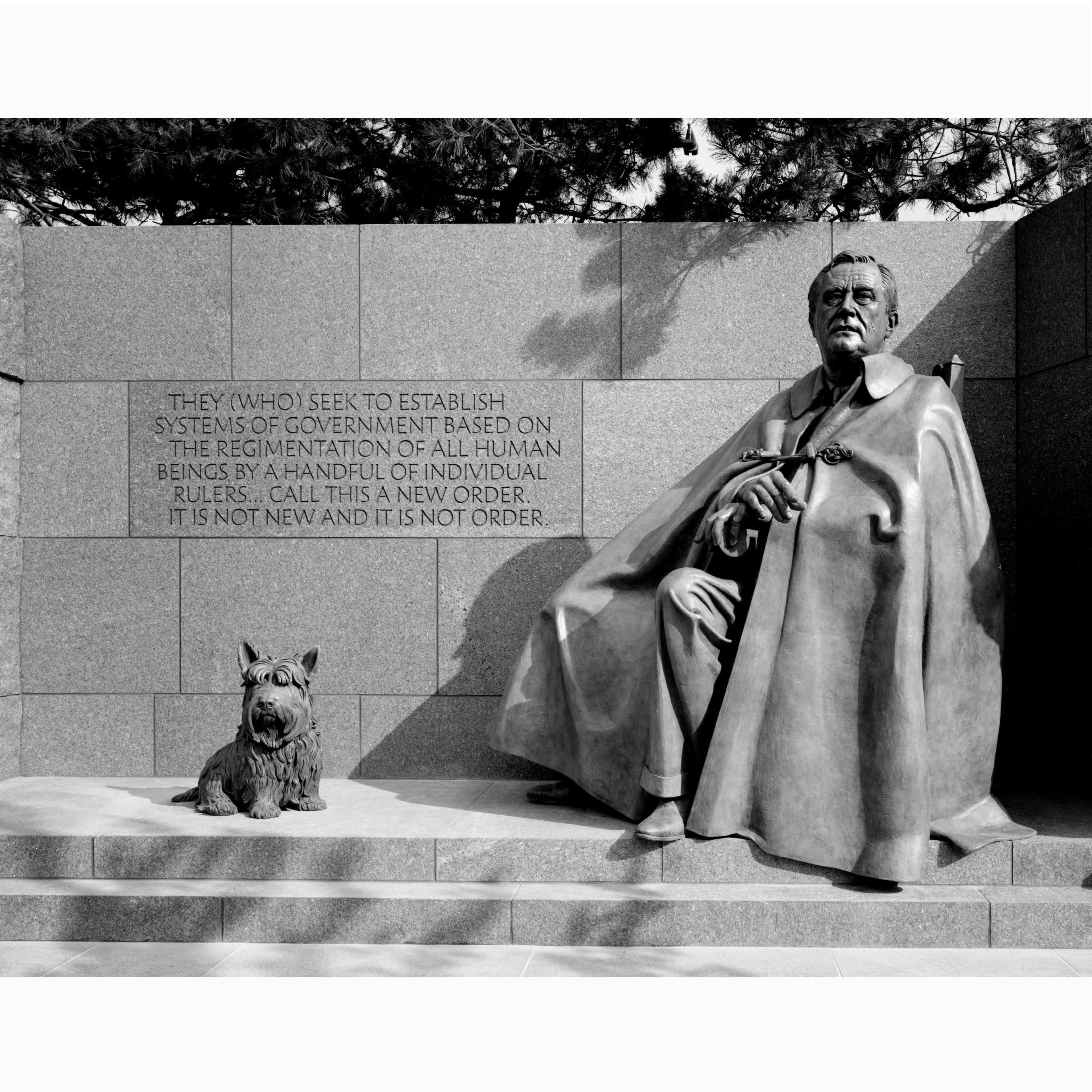 Carol M. Highsmith, 𝘚𝘵𝘢𝘵𝘶𝘦 𝘰𝘧 𝘍𝘳𝘢𝘯𝘬𝘭𝘪𝘯 𝘋𝘦𝘭𝘢𝘯𝘰 𝘙𝘰𝘰𝘴𝘦𝘷𝘦𝘭𝘵, photograph, [between 1997 and 2006], Highsmith (Carol M.) Archive Collection, Library of Congress, Washington, DC, loc.gov/item/2011636095.