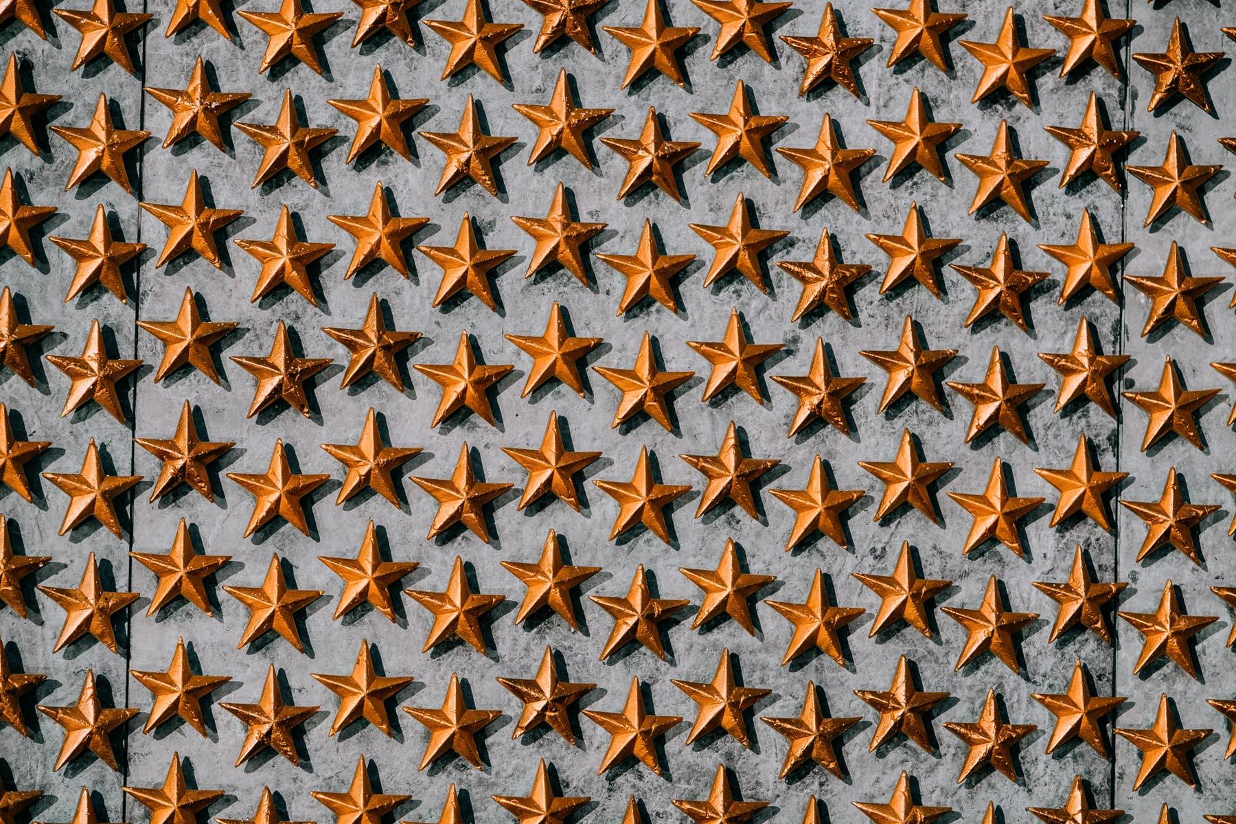 Detailed view of the WWII Memorial’s Wall of Stars, with rows of gold stars representing fallen soldiers during World War II.